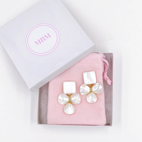 Made By Maddie Designs Callie Clover Leaf Dangles Earrings - Picture 1 of 6